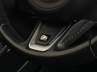 Jaguar E-Pace D180*R-DYNAMIC AWD*BLACK PACK*20Z*9-GANG*