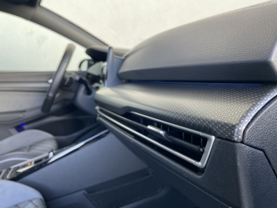 VW Golf R-LINE* 1.5 eTSI*DESIGN*AHK*18ZOLL*KEYLESS*