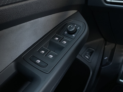 VW Golf R-LINE* 1.5 eTSI*DESIGN*AHK*18ZOLL*KEYLESS*