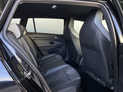 VW Golf R-LINE* 1.5 eTSI*DESIGN*AHK*18ZOLL*KEYLESS*