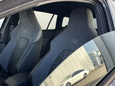 VW Golf R-LINE* 1.5 eTSI*DESIGN*AHK*18ZOLL*KEYLESS*