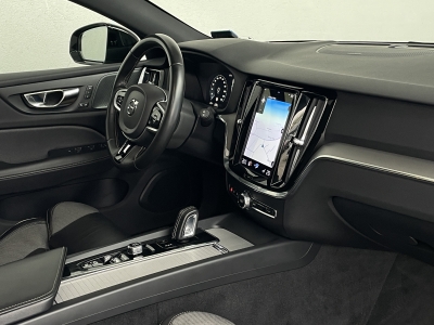 Volvo V60 B4*R-DESIGN*HuD*HARMAN*LED*360°KAMERA*PANO*