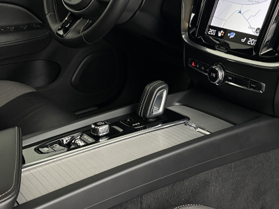 Volvo V60 B4*R-DESIGN*HuD*HARMAN*LED*360°KAMERA*PANO*