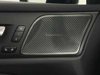 Volvo V60 B4*R-DESIGN*HuD*HARMAN*LED*360°KAMERA*PANO*