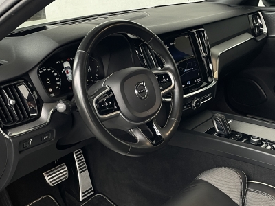 Volvo V60 B4*R-DESIGN*HuD*HARMAN*LED*360°KAMERA*PANO*