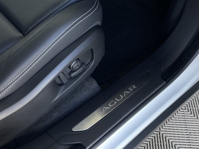 Jaguar F-PACE R-Dynamic SE AWD*BLACK PACK*1.HAND*PANO*