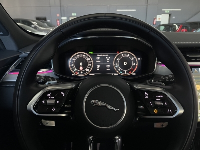 Jaguar F-PACE R-Dynamic SE AWD*BLACK PACK*1.HAND*PANO*