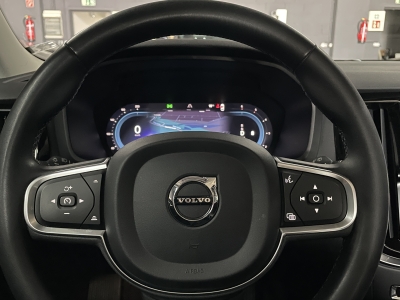 Volvo V60 B4 CORE*AHK*STANDHEIZUNG*LED*NAVI*1.HAND*
