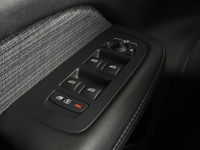 Volvo V60 B4 CORE*AHK*STANDHEIZUNG*LED*NAVI*1.HAND*