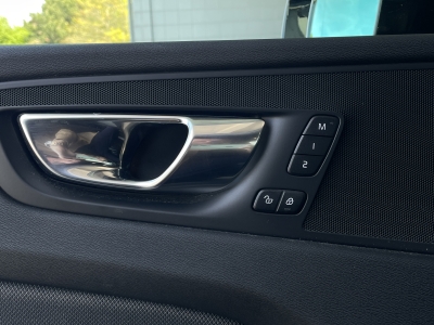 Volvo XC60 B4 DIESEL*R-DESIGN*21 ZOLL*