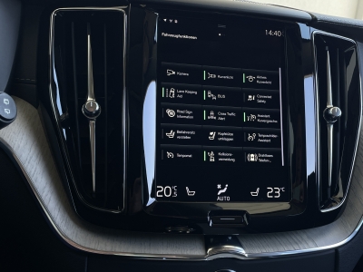 Volvo XC60 B4*INSCRIPTION*AWD*4xSHZ*AHK*LED*STANDHZ.*