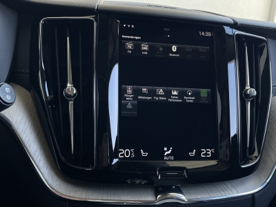 Volvo XC60 B4*INSCRIPTION*AWD*4xSHZ*AHK*LED*STANDHZ.*