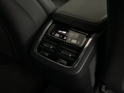 Volvo XC60 B4*R-DESIGN*2WD*XENIUM*HARMAN/K*PANORAMA*