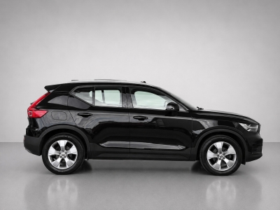 Volvo XC40 D3 MOMENTUM 2WD*PANO*LED*NAVI*HARMAN&KARDON