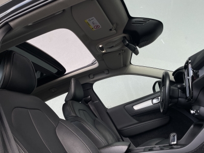 Volvo XC40 D3 MOMENTUM 2WD*PANO*LED*NAVI*HARMAN&KARDON