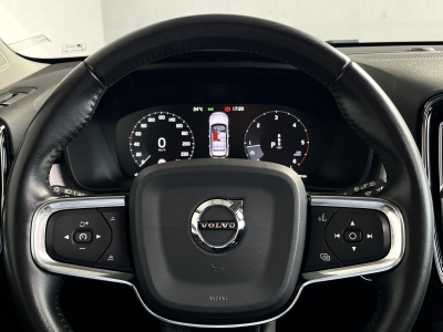 Volvo XC40 D3 MOMENTUM 2WD*PANO*LED*NAVI*HARMAN&KARDON