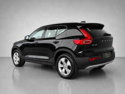 Volvo XC40 D3 MOMENTUM 2WD*PANO*LED*NAVI*HARMAN&KARDON