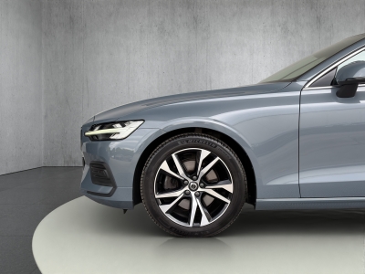 Volvo V60 B3*CORE*4 x SHZ*R.KAMERA*LED*NAVI*