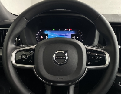 Volvo XC60 B4*PLUS DARK*R-DESIGN*KEYLESS*R.KAM*1.HAND*