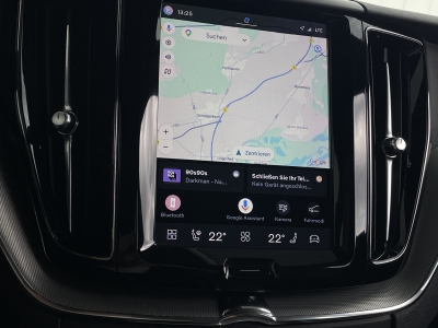 Volvo XC60 B4*PLUS DARK*R-DESIGN*KEYLESS*R.KAM*1.HAND*