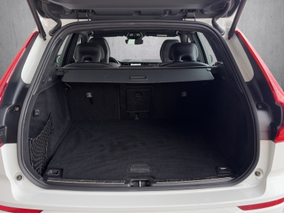 Volvo XC60 B4*PLUS DARK*R-DESIGN*KEYLESS*R.KAM*1.HAND*