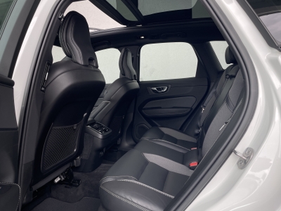 Volvo XC60 B4*PLUS DARK*R-DESIGN*KEYLESS*R.KAM*1.HAND*