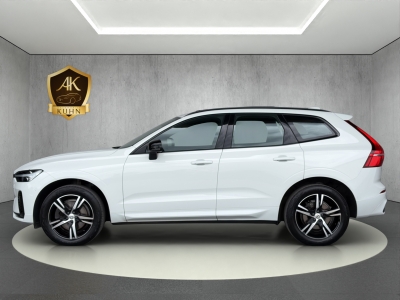 Volvo XC60 B4*PLUS DARK*R-DESIGN*KEYLESS*R.KAM*1.HAND*