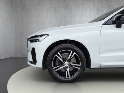 Volvo XC60 B4*PLUS DARK*R-DESIGN*KEYLESS*R.KAM*1.HAND*