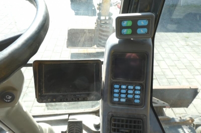 KOMATSU HANOMAG Mobilbagger PW140-7 