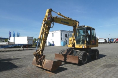 KOMATSU HANOMAG Mobilbagger PW140-7 
