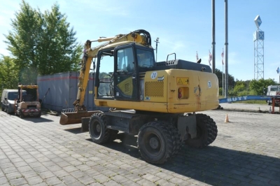 KOMATSU HANOMAG Mobilbagger PW140-7 
