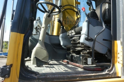 KOMATSU HANOMAG Mobilbagger PW140-7 
