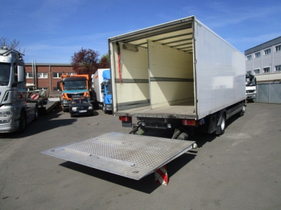 Mercedes-Benz 1022L Atego Koffer + LBW, Koffer geteilt, Kamera