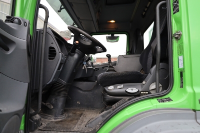 Mercedes-Benz 1829 L AXOR 4x2 Euro 5, Atlas-Heckladekran, 5,40