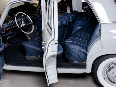 Mercedes-Benz 219 Ponton (W105)