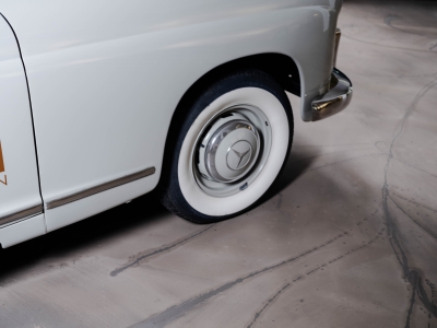 Mercedes-Benz 219 Ponton (W105)