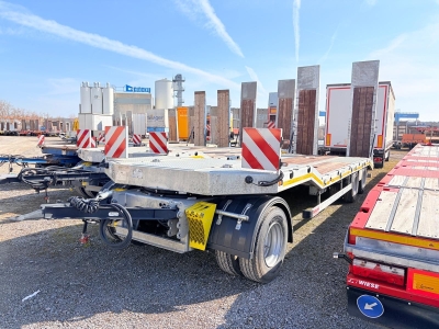 Möslein TA3 Schwebheim 3 Achs Tiefladeranhänger, neuwertig
Gesamtlänge ca. 9,95 m