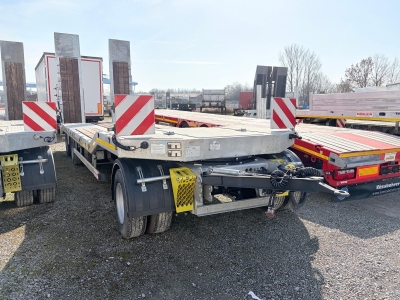 Möslein TA3 Schwebheim 3 Achs Tiefladeranhänger, neuwertig
Gesamtlänge ca. 9,95 m