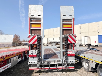 Möslein TA3 Schwebheim 3 Achs Tiefladeranhänger, neuwertig
Gesamtlänge ca. 9,95 m