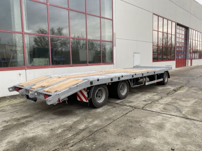 Möslein T 3-8,20 P OR 3 Achs Tieflader gerader Ladefläche 8,10 m,
Neufahrzeug