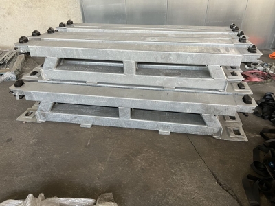 MUELLER-MITTELTAL  Ausgleichsbock für Satteltieflader incl. Conatinerverschlüssen