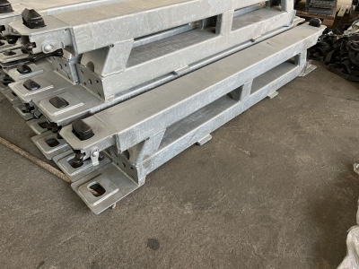 MUELLER-MITTELTAL  Ausgleichsbock für Satteltieflader incl. Conatinerverschlüssen