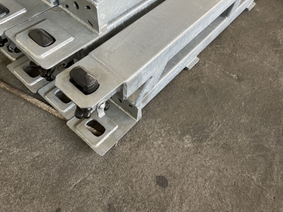 MUELLER-MITTELTAL  Ausgleichsbock für Satteltieflader incl. Conatinerverschlüssen