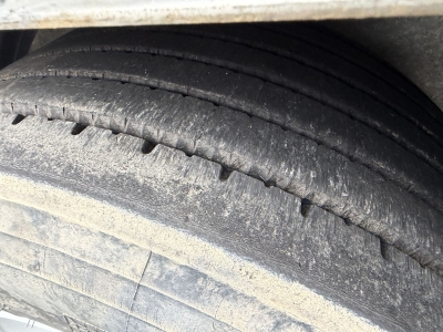 ANDERE 18 t 18 t Tandemkipper- Tieflader, wenig Benutzt, Breitbereifung