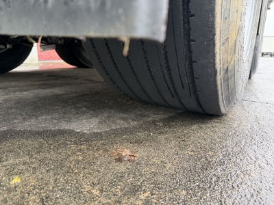 ANDERE 18 t 18 t Tandemkipper- Tieflader, wenig Benutzt, Breitbereifung