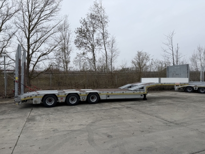 Möslein ST 3 3 Achs Satteltieflader neu