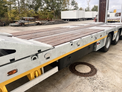 Möslein ST 3 3 Achs Satteltieflader neu