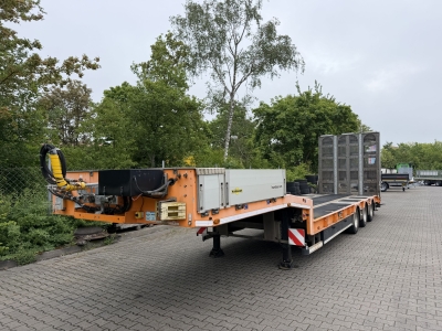 HUMBAUR HTS30 3 Achs Satteltieflader, neuwertig