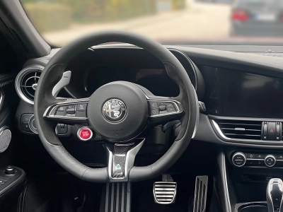 Alfa Romeo Giulia 2.9 V6 Bi-Turbo AT8 Quadrifoglio
