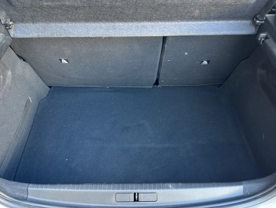 Peugeot e-208 Allure Pack| KAMERA| PDC hinten| LED|